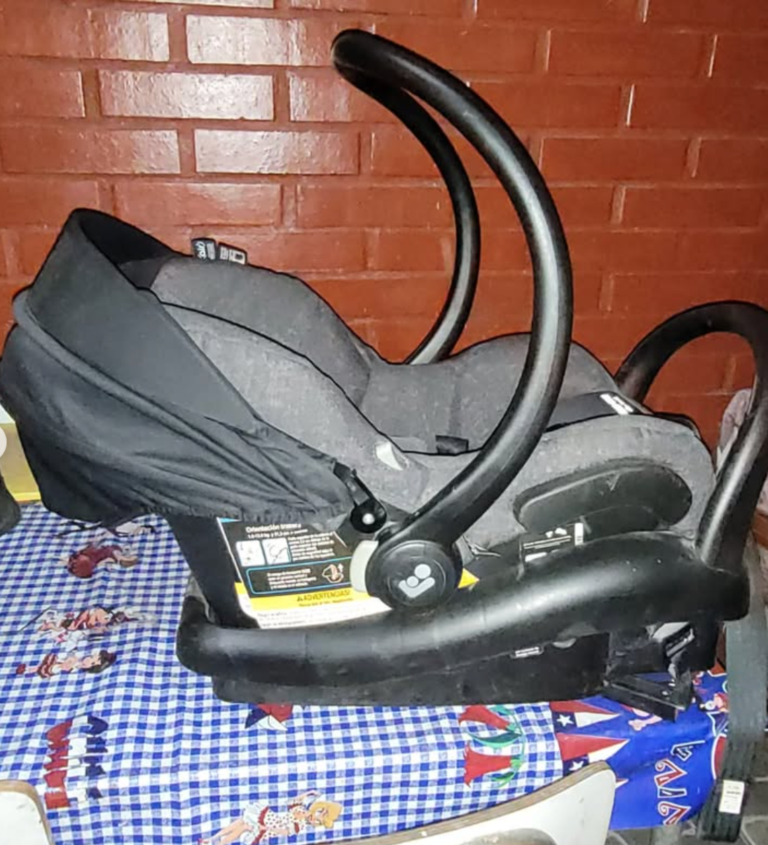 (#PG2664) Silla nido auto modelo micomax 30 nomad negra. Marca Maxi Cosi