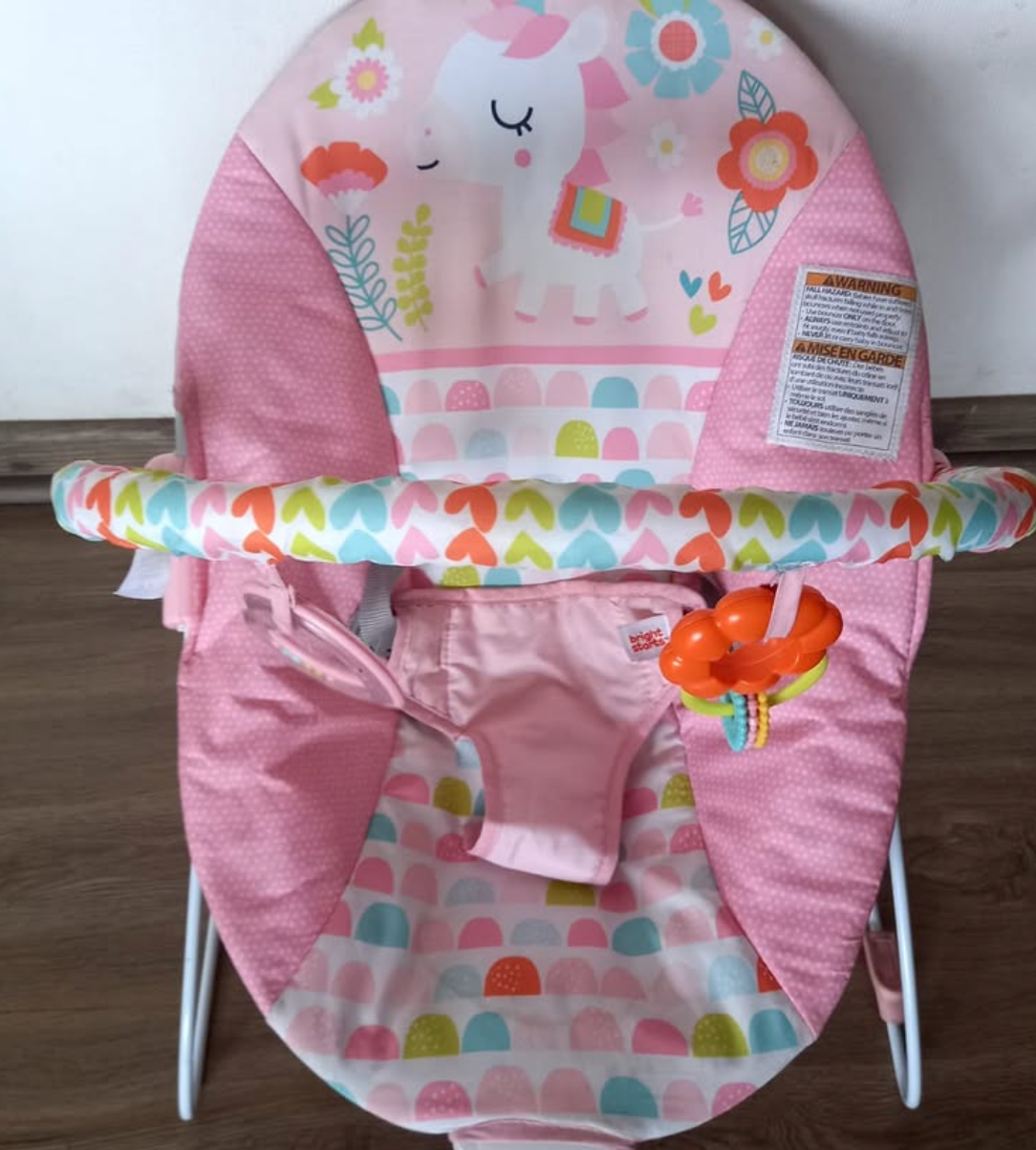 (#PG2669) Silla mecedora fantasía de lujo rosa. Marca Bright Starts