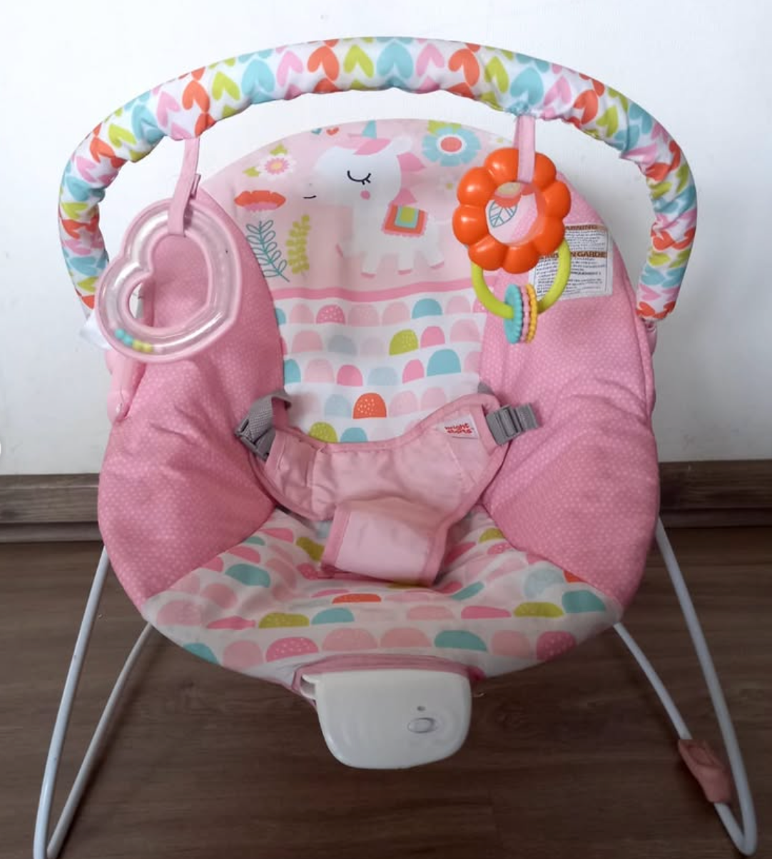 (#PG2669) Silla mecedora fantasía de lujo rosa. Marca Bright Starts