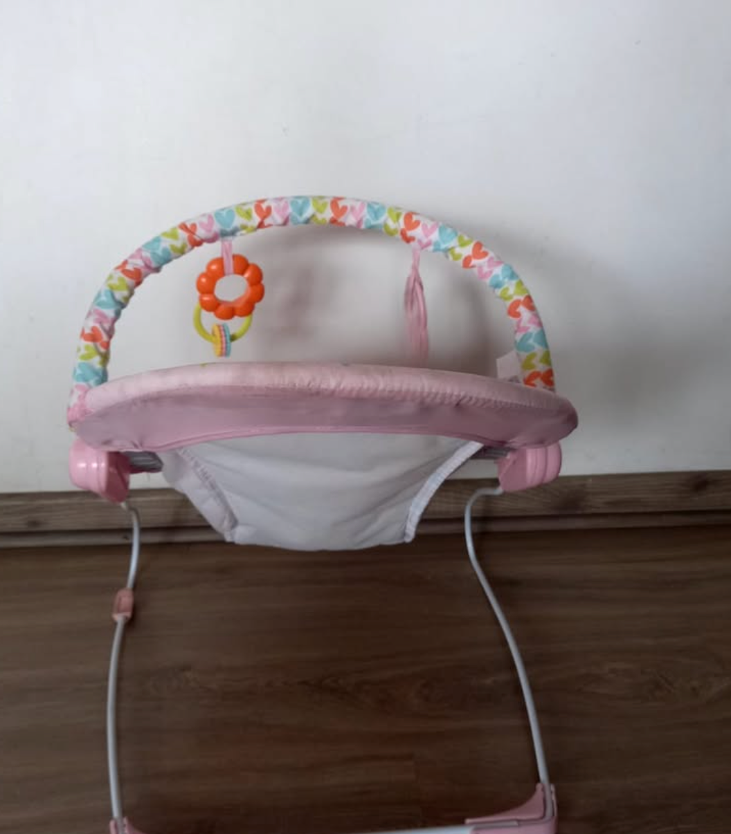 (#PG2669) Silla mecedora fantasía de lujo rosa. Marca Bright Starts