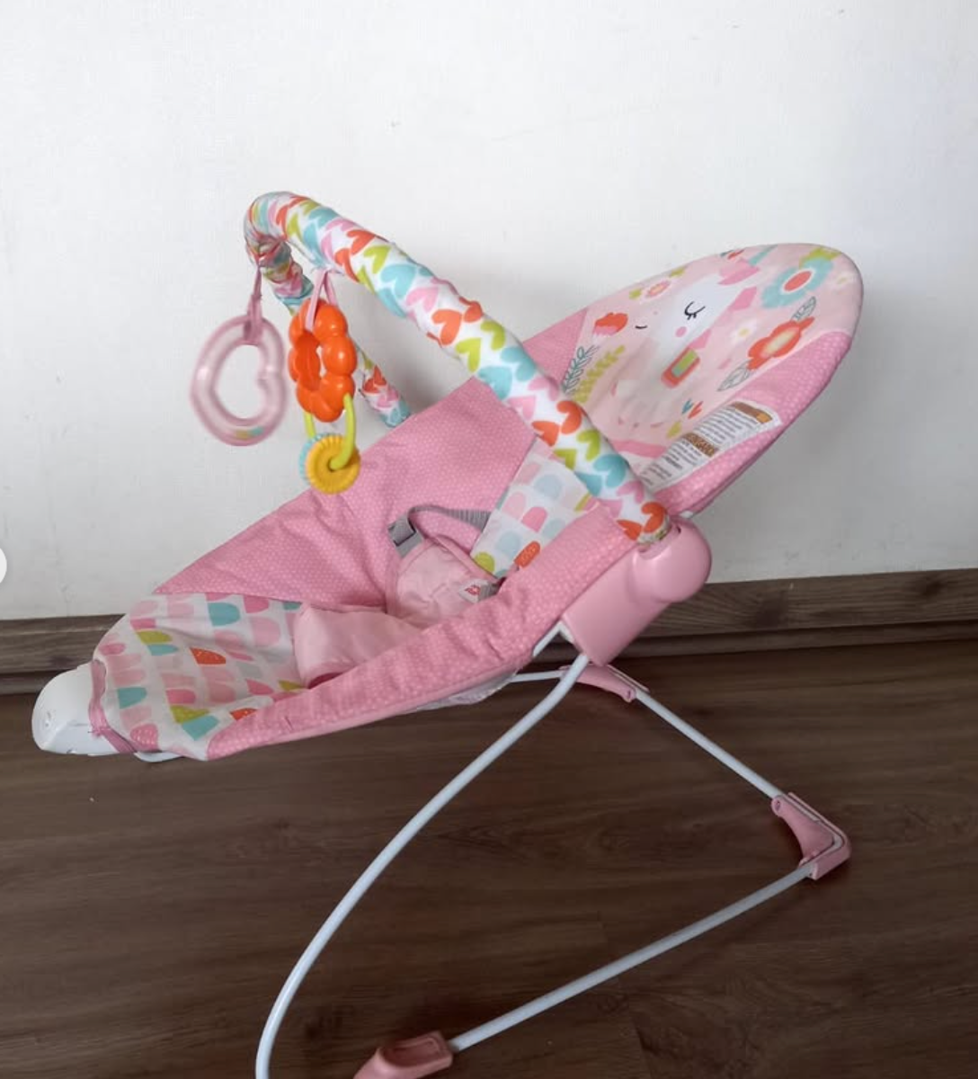 (#PG2669) Silla mecedora fantasía de lujo rosa. Marca Bright Starts