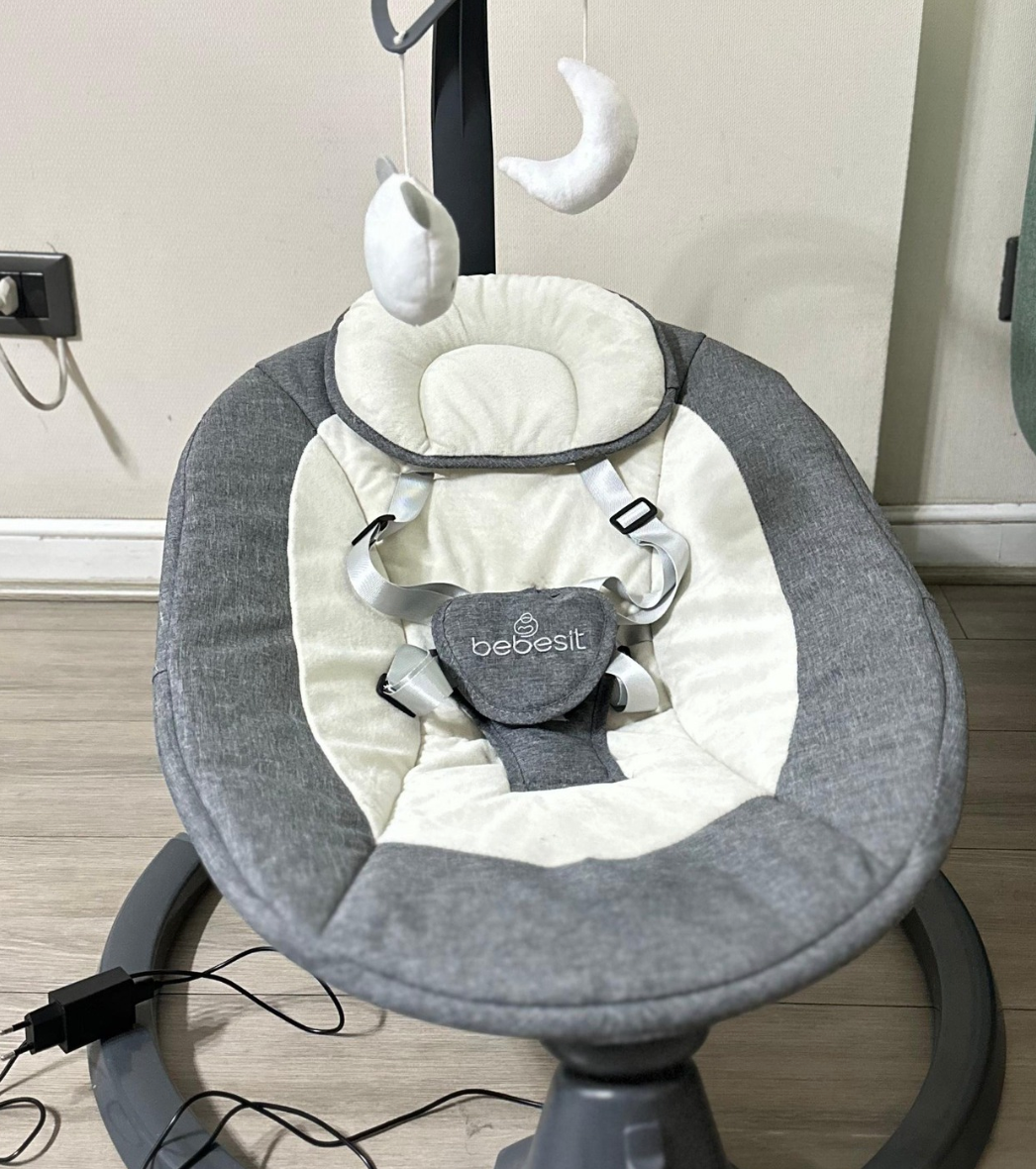 (#PG3966) Silla Mecedora. Marca Bebesit