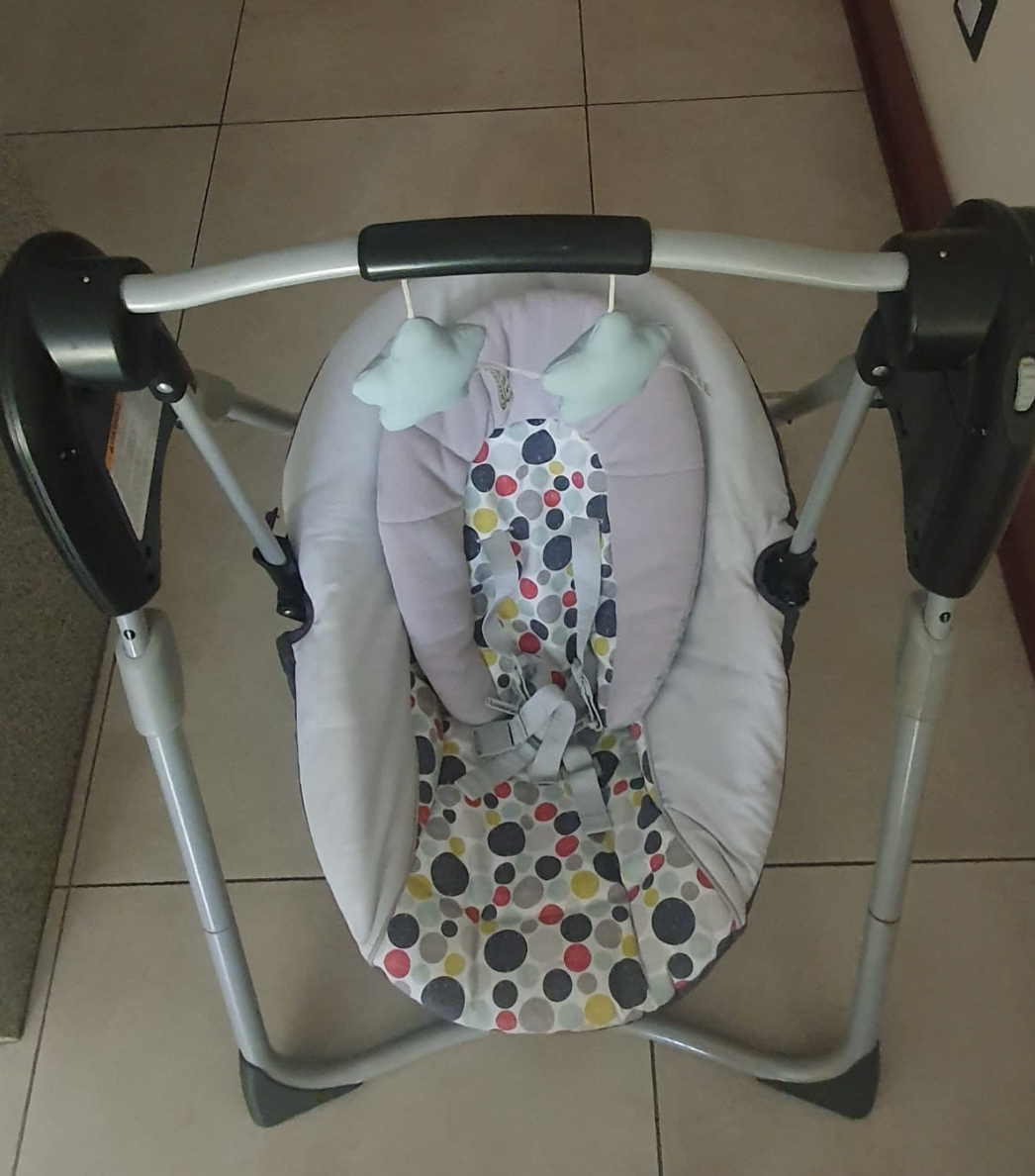 (#PG3924) Silla Mecedora. Marca Graco