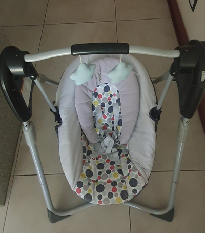 (#PG3924) Silla Mecedora. Marca Graco
