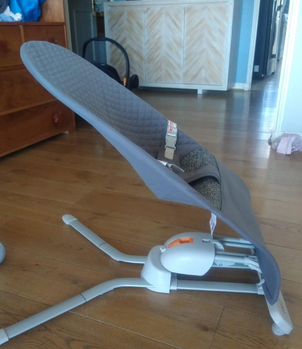 (#PG4052) Silla mecedora modelo Calma. Marca Bbpro