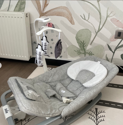 (#PG4006) Silla Mecedora modelo Meet Dreamer Rocker. Marca Joie