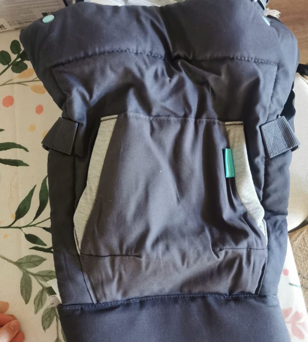 (#PG4007) Mochila ergonómica modelo Cuddle up ergonomic hoodie. Marca Infantino