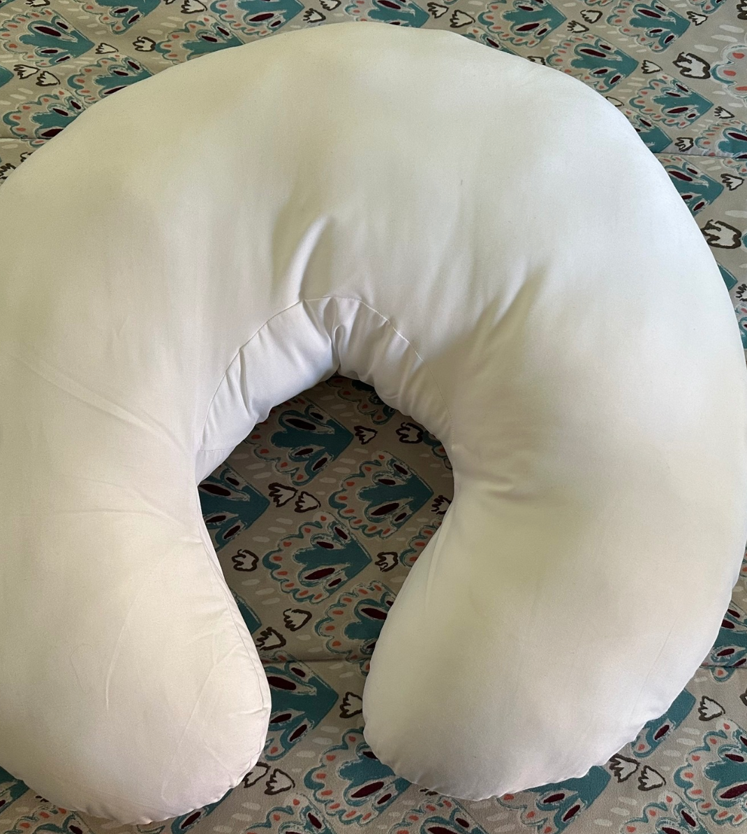 (#PG4012) Cojín de lactancia, modelo Star Grey. Marca Canguamor