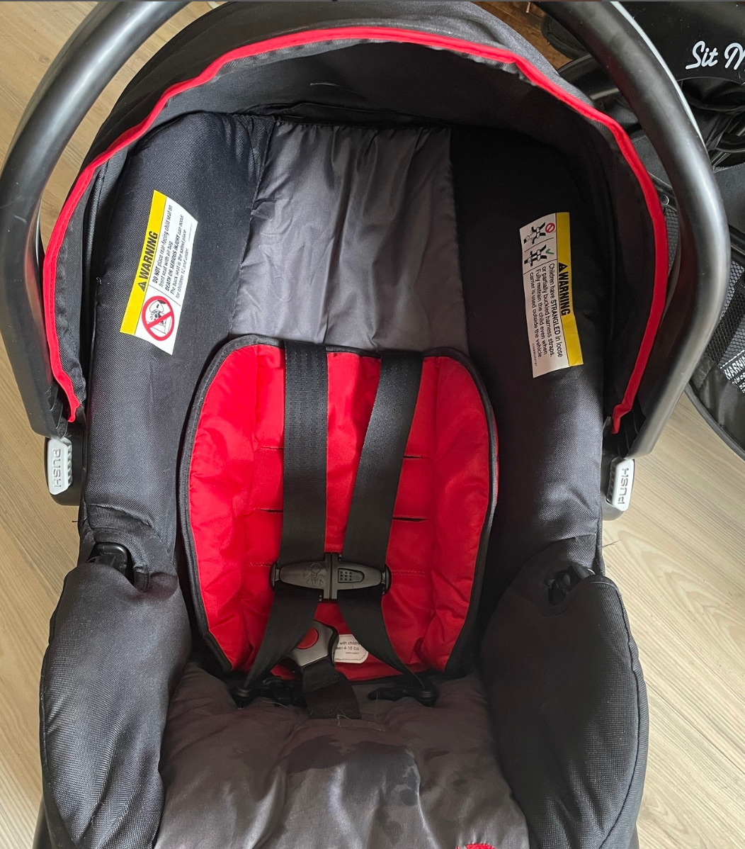 (#PG4028) Coche doble modelo Sit and Stand Onyx. Marca Babytrend