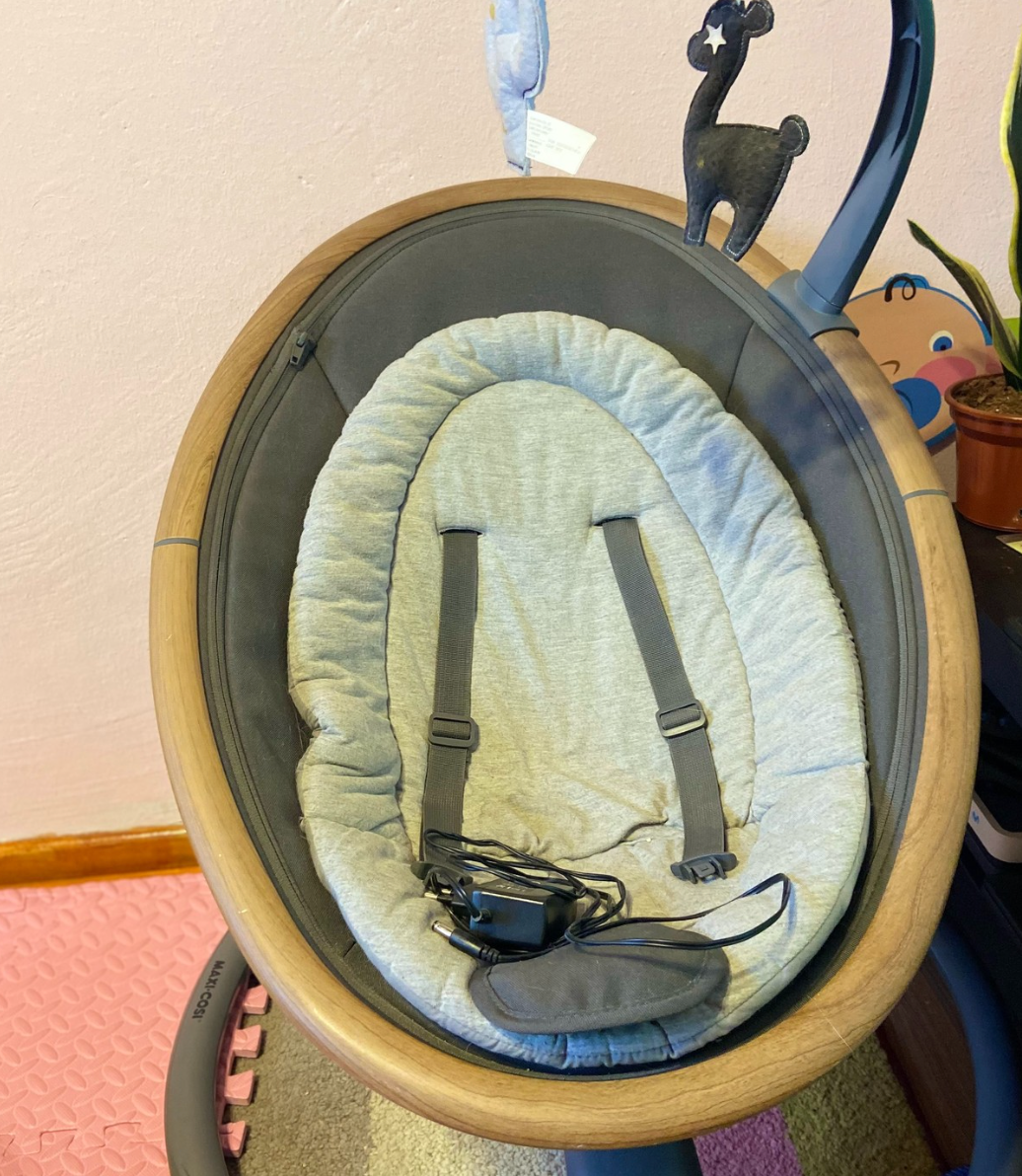 (#PG4082) Silla mecedora modelo Cassia. Marca Maxi Cosi