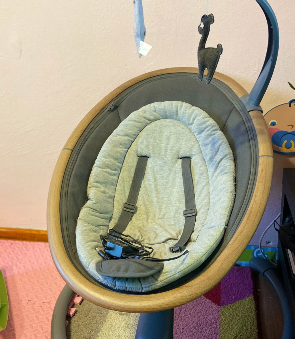 (#PG4082) Silla mecedora modelo Cassia. Marca Maxi Cosi