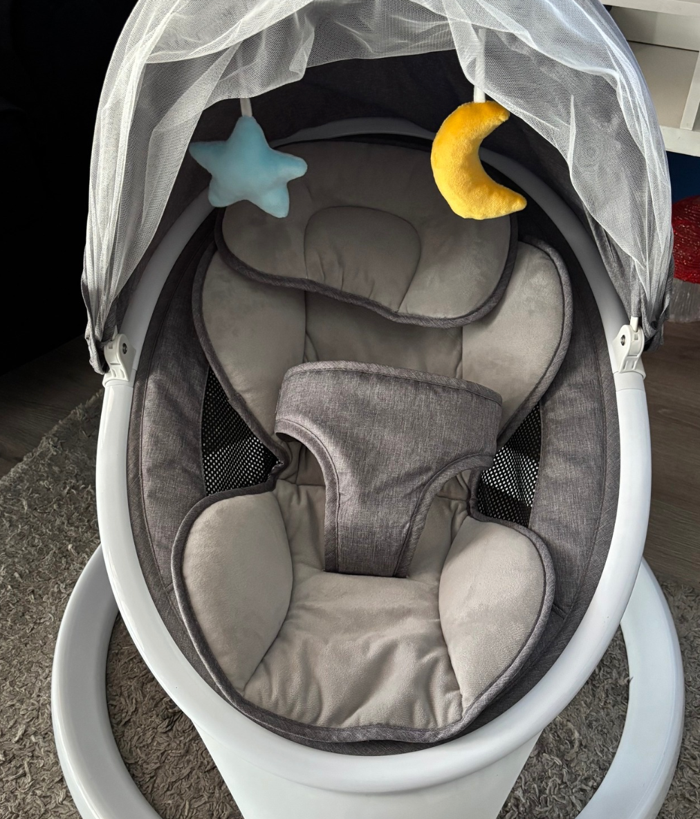 (#PG4096) Silla mecedora. Marca Balia