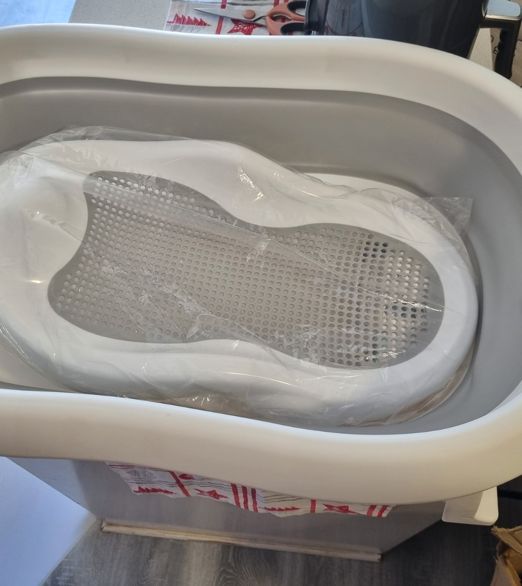 (#PG4106) Bañera plegable con termómetro y hamaca modelo Ocean. Marca Yamp