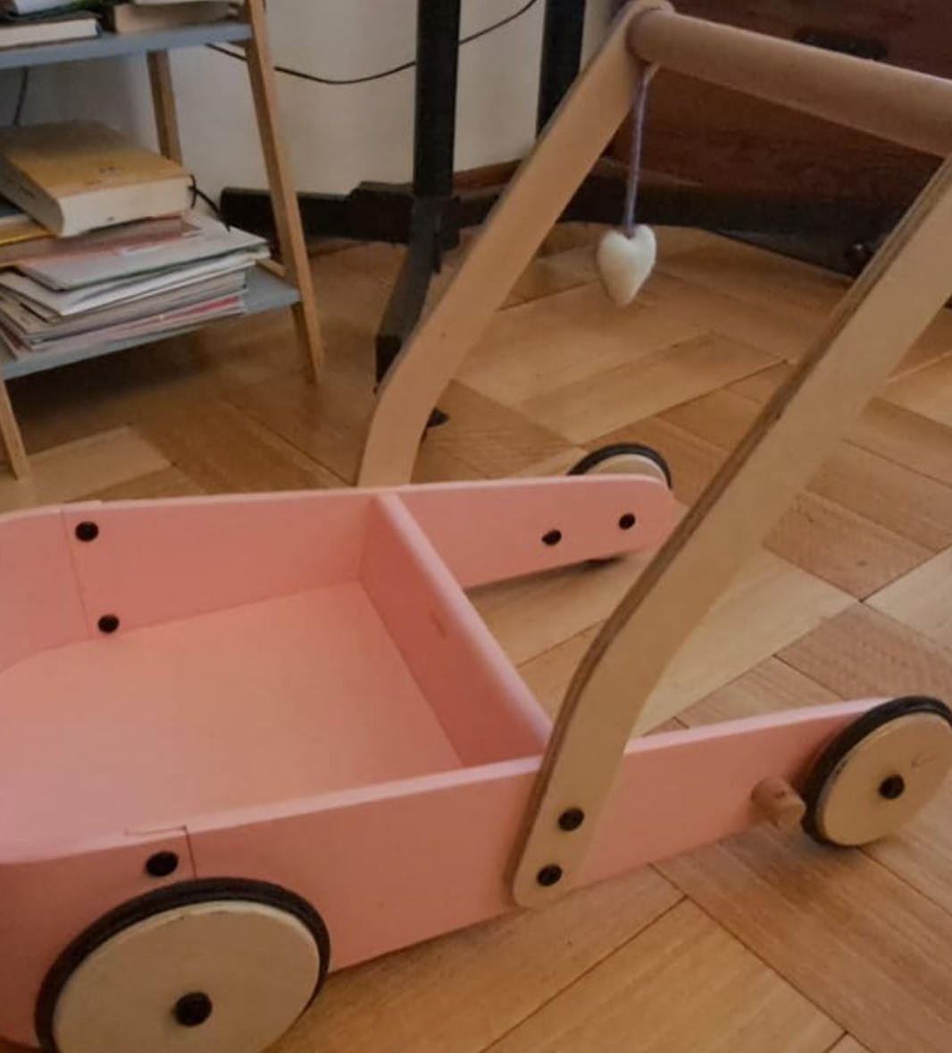 (#PG4142) Andador modelo rosa. Marca Roda