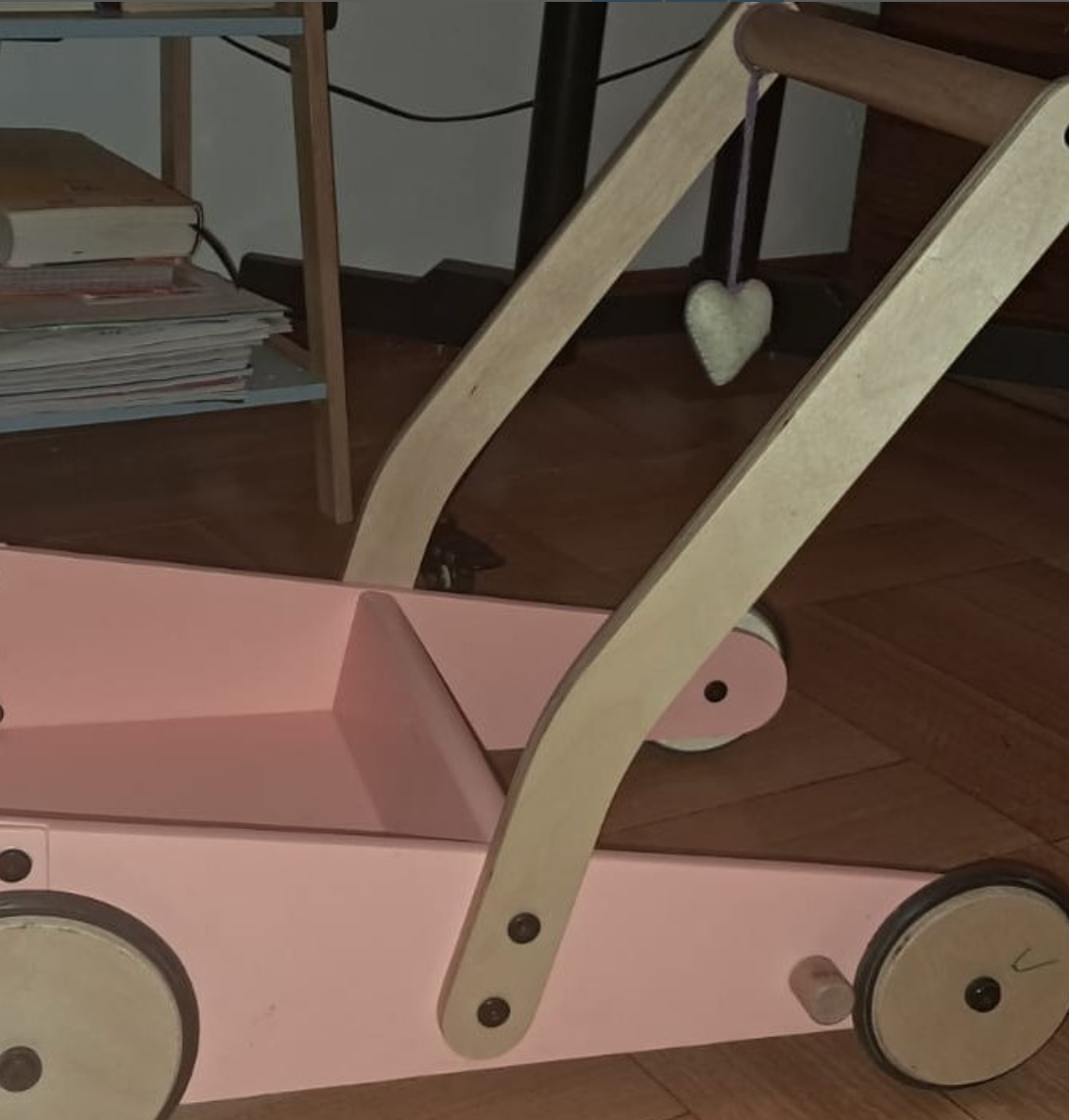 (#PG4142) Andador modelo rosa. Marca Roda