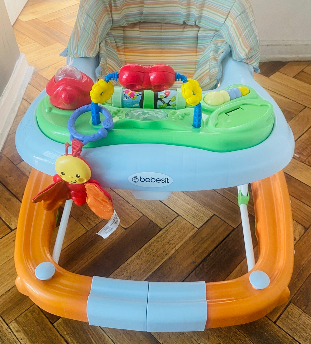 #PG4155) Andador – Balancín modelo Rocking Walker. Marca Bebesit
