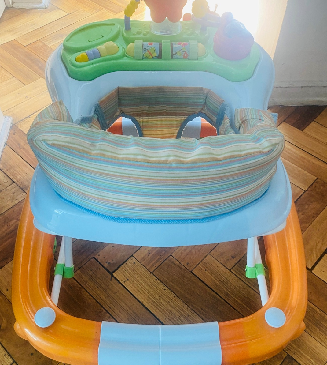 #PG4155) Andador – Balancín modelo Rocking Walker. Marca Bebesit