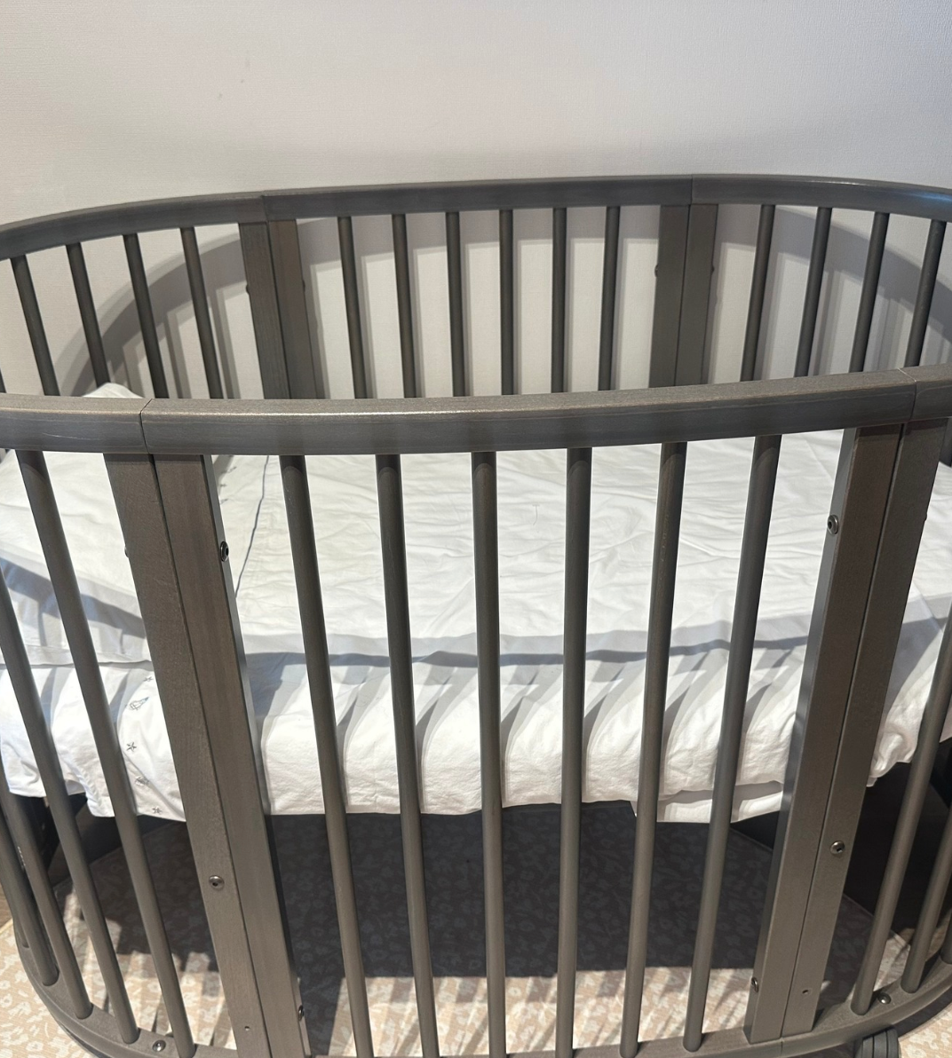 (#PG4171) Cuna de madera modelo Sleepi V2. Marca Stokke