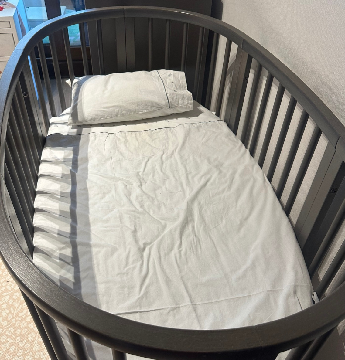 (#PG4171) Cuna de madera modelo Sleepi V2. Marca Stokke