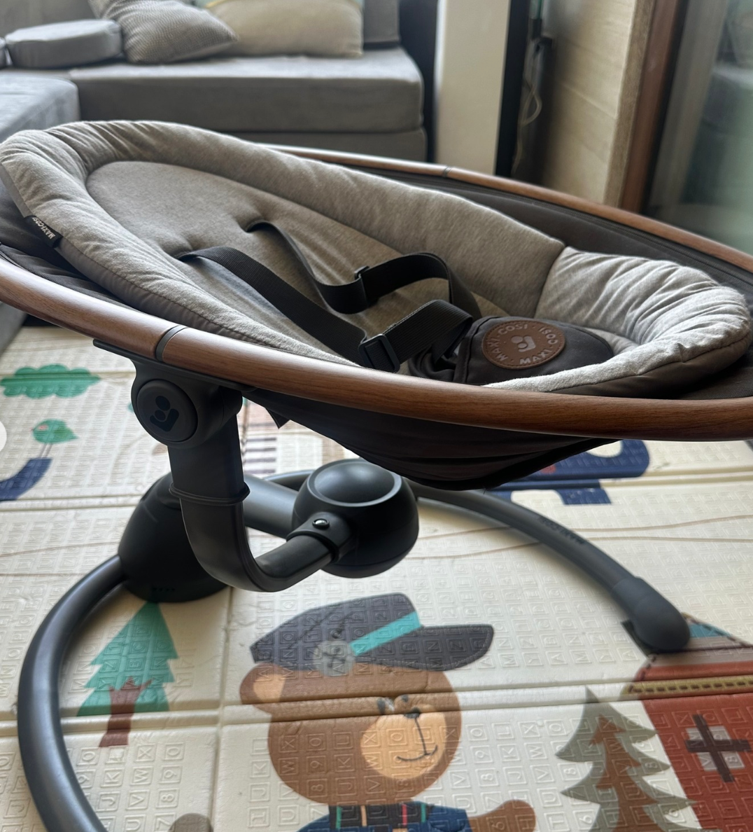 (#PG4173) Silla mecedora modelo Cassia. Marca Maxi Cosi