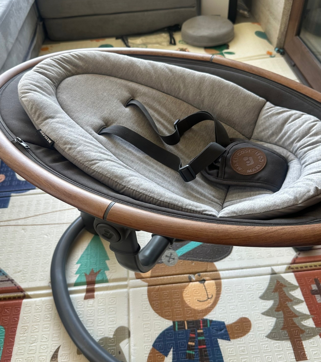 (#PG4173) Silla mecedora modelo Cassia. Marca Maxi Cosi