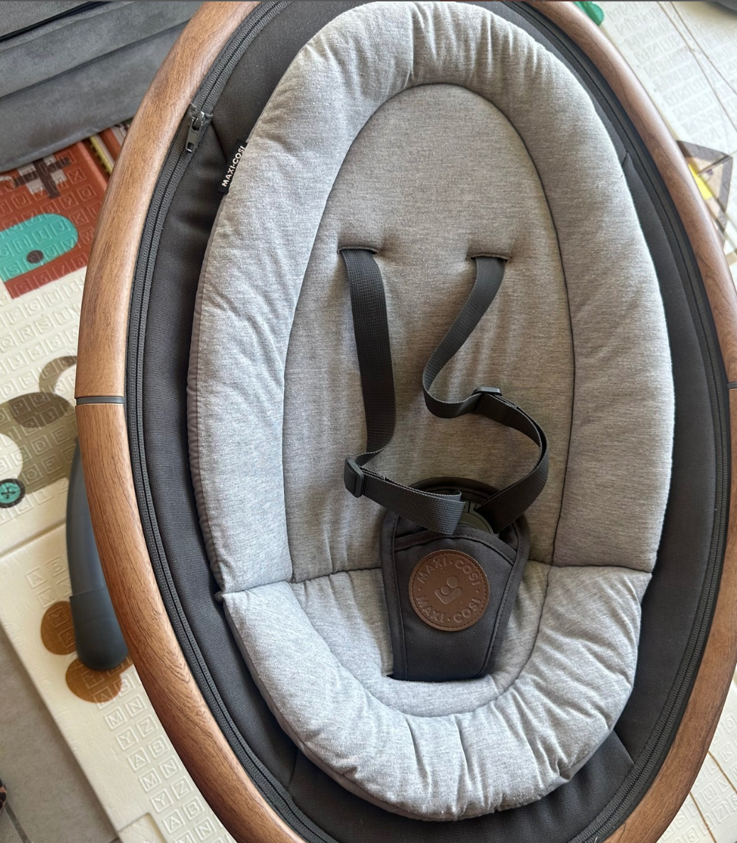 (#PG4173) Silla mecedora modelo Cassia. Marca Maxi Cosi