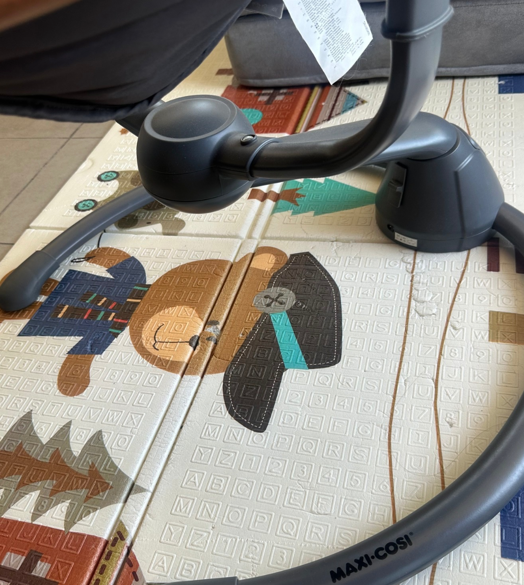 (#PG4173) Silla mecedora modelo Cassia. Marca Maxi Cosi