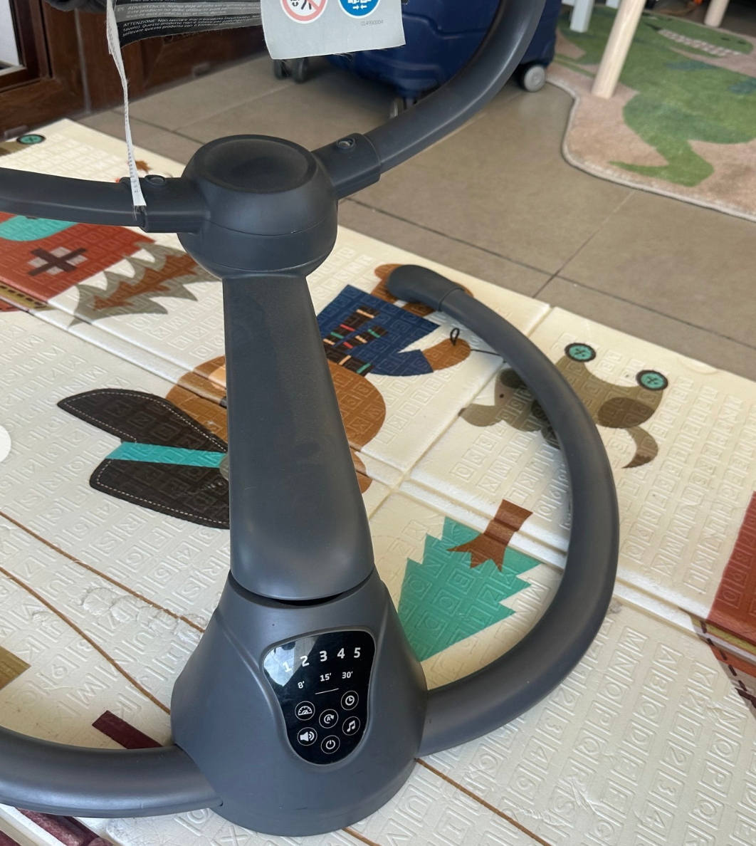 (#PG4173) Silla mecedora modelo Cassia. Marca Maxi Cosi