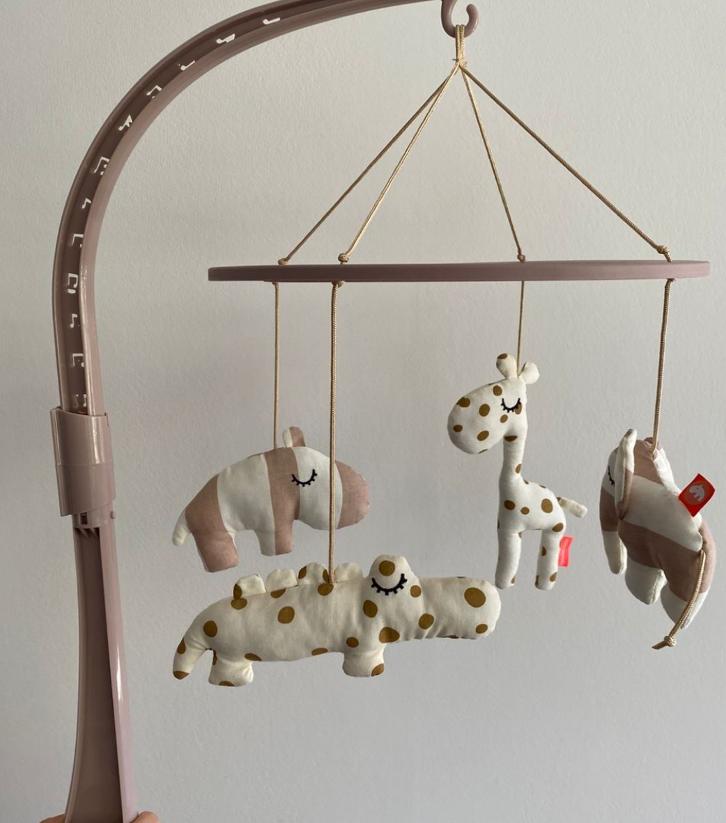 (#PG4162) Móvil modelo Sleepy. Marca Done by Deer