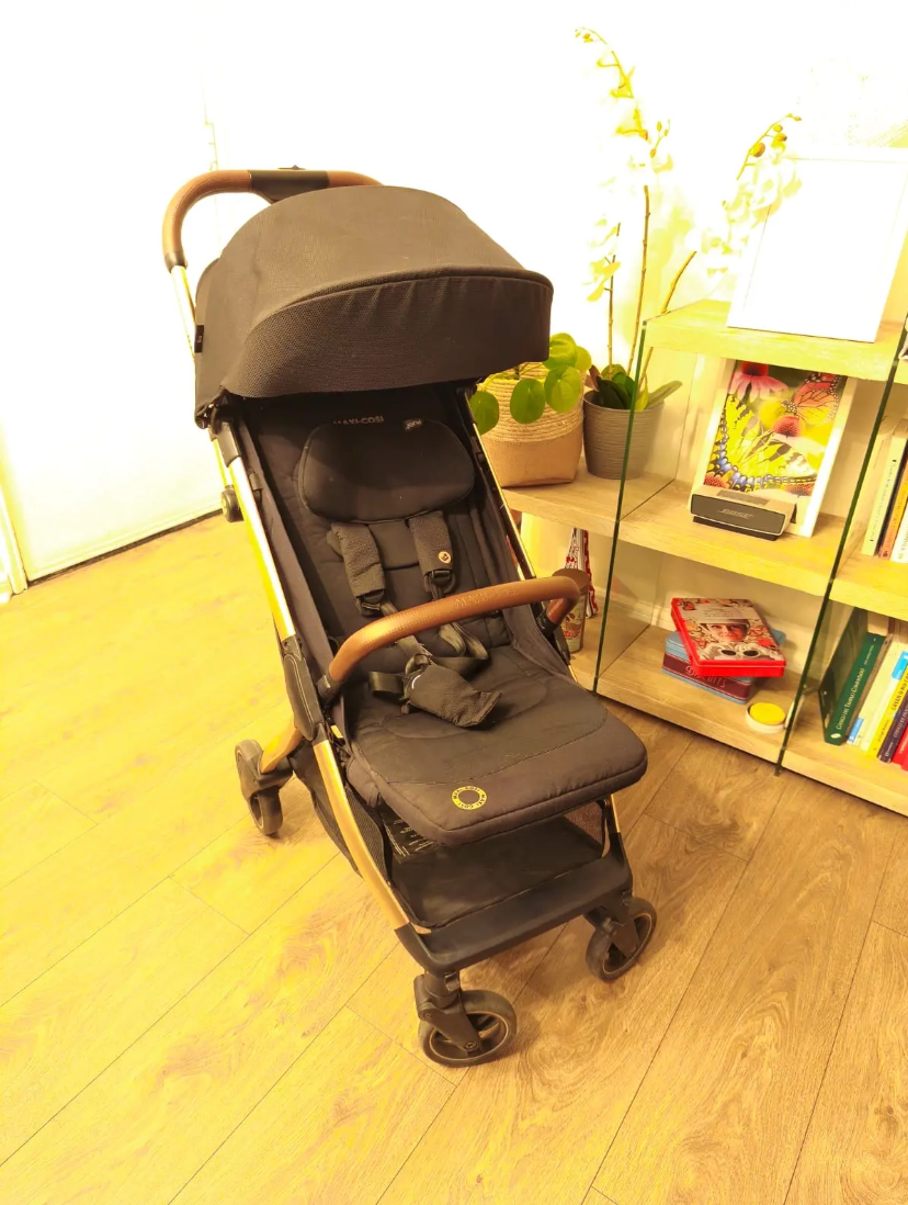 (#PG4997) Coche Travel System modelo Eva Black Cabriofix i Size. Marca Maxi Cosi