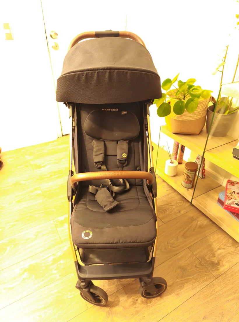 (#PG4997) Coche Travel System modelo Eva Black Cabriofix i Size. Marca Maxi Cosi