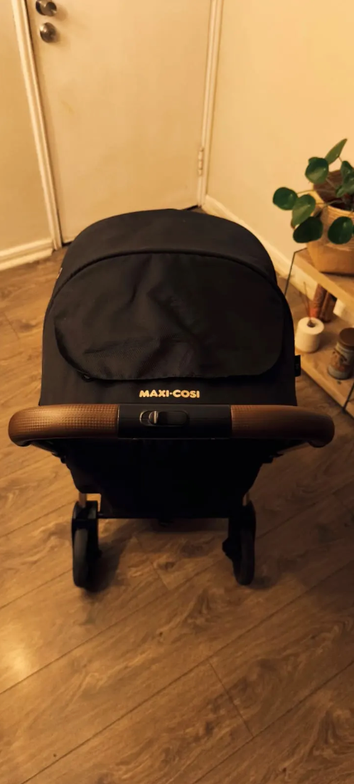 (#PG4997) Coche Travel System modelo Eva Black Cabriofix i Size. Marca Maxi Cosi