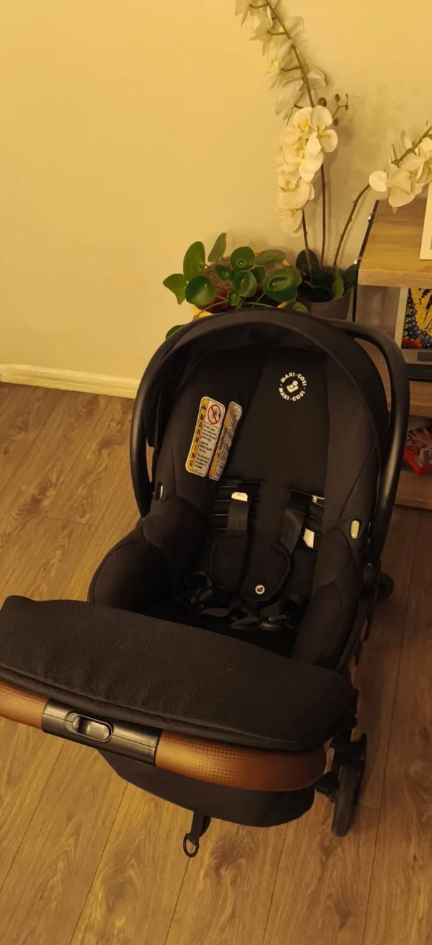 (#PG4997) Coche Travel System modelo Eva Black Cabriofix i Size. Marca Maxi Cosi