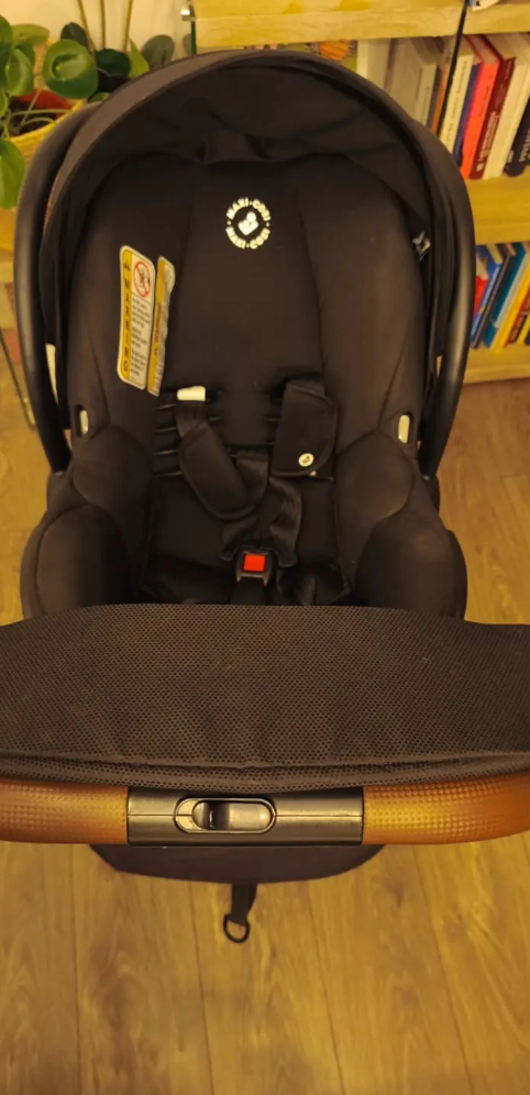 (#PG4997) Coche Travel System modelo Eva Black Cabriofix i Size. Marca Maxi Cosi