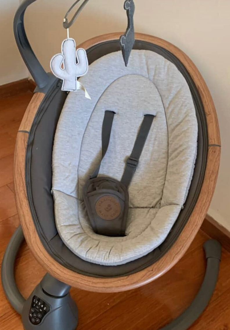 (#PG5183) Silla mecedora modelo Cassia. Marca Maxi Cosi