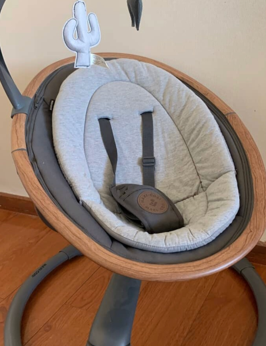 (#PG5183) Silla mecedora modelo Cassia. Marca Maxi Cosi