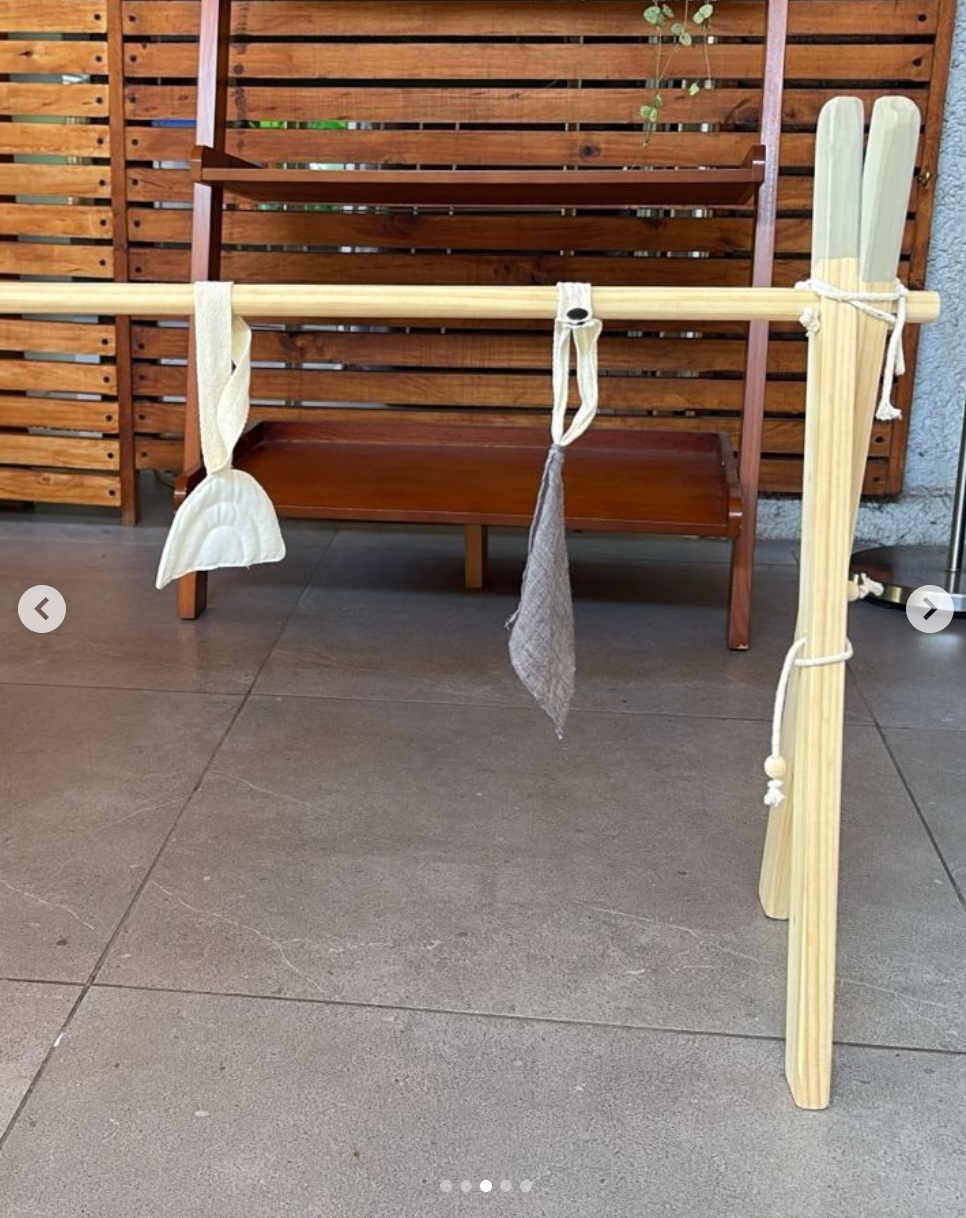 (#PG5478) Gimnasio de madera. Marca Abeja Reina