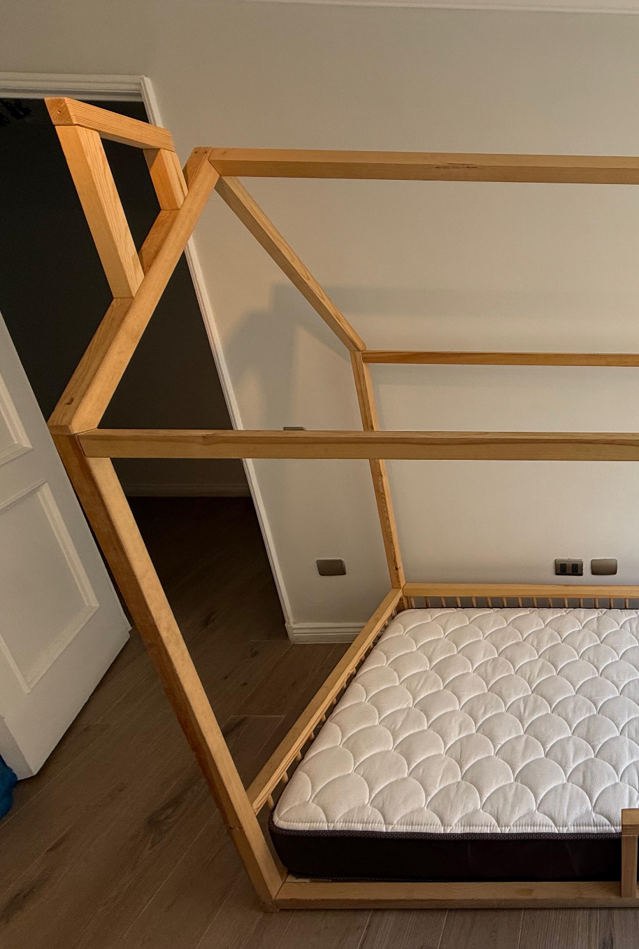 Cama Montessori, 1.5 plazas + colchón. Marca Mamás Mateas (#PG5542)