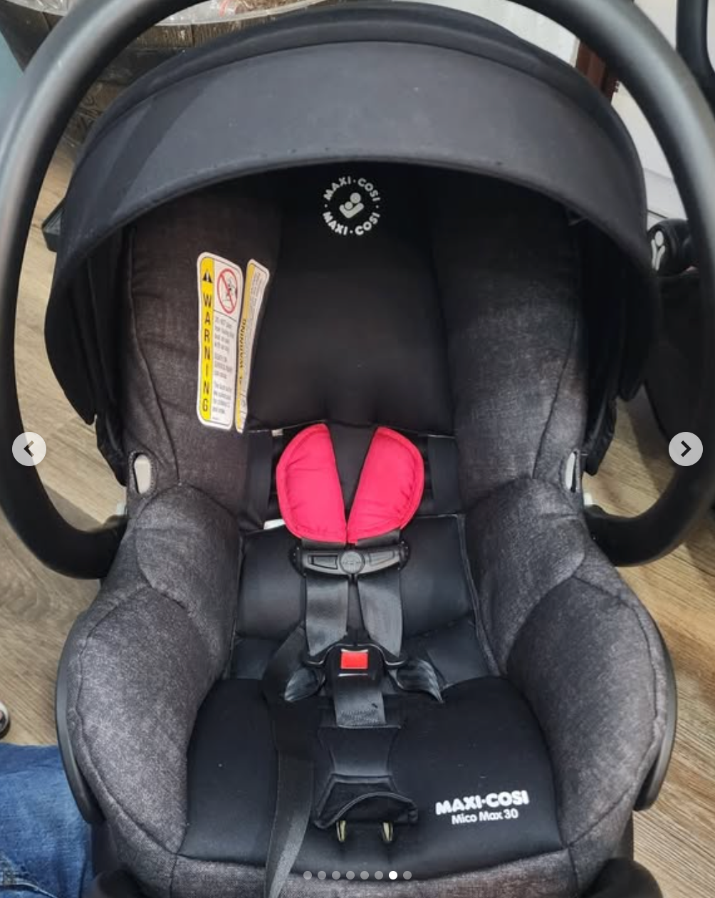 Coche YOYO negro con accesorios. Marca Babyzen (#PG5786)