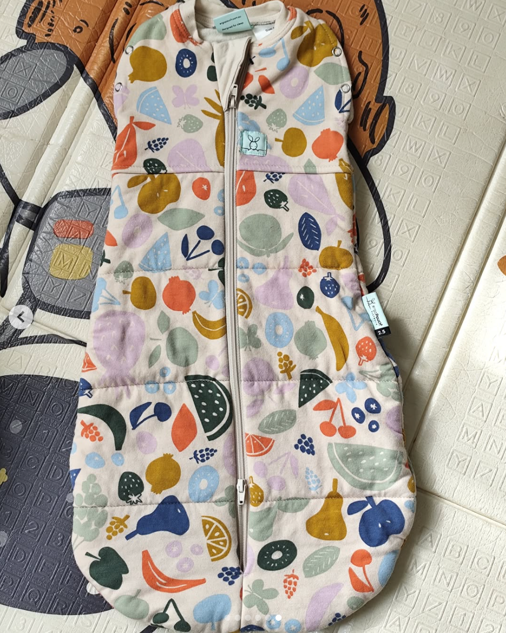 Saquito de dormir modelo Fruit Salad. Marca Ergopouch (#PG5798)