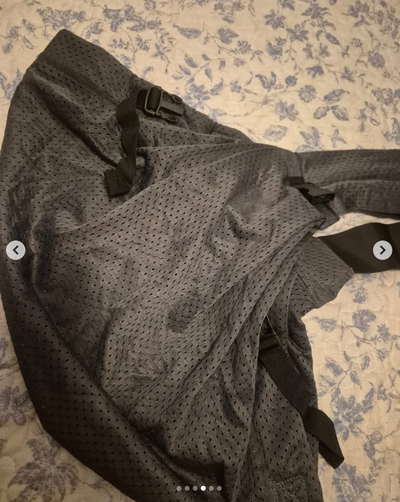 Porta bebé modelo Mini Sling. Marca Mini Monkey (#PG5821)