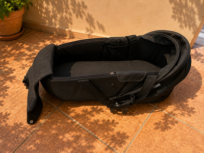 Coche YOYO² con chasis, asiento 6 + bassinet, sombrilla, portavasos y bolsas de traslado. Marca Babyzen (#PG5757)