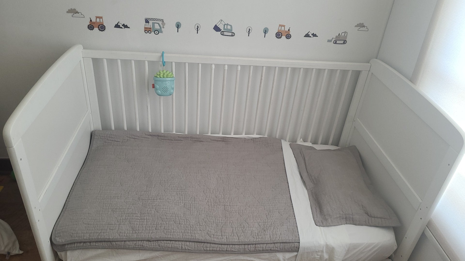 (#PG4240) Cuna de madera modelo Viktoria. Marca Pinolino