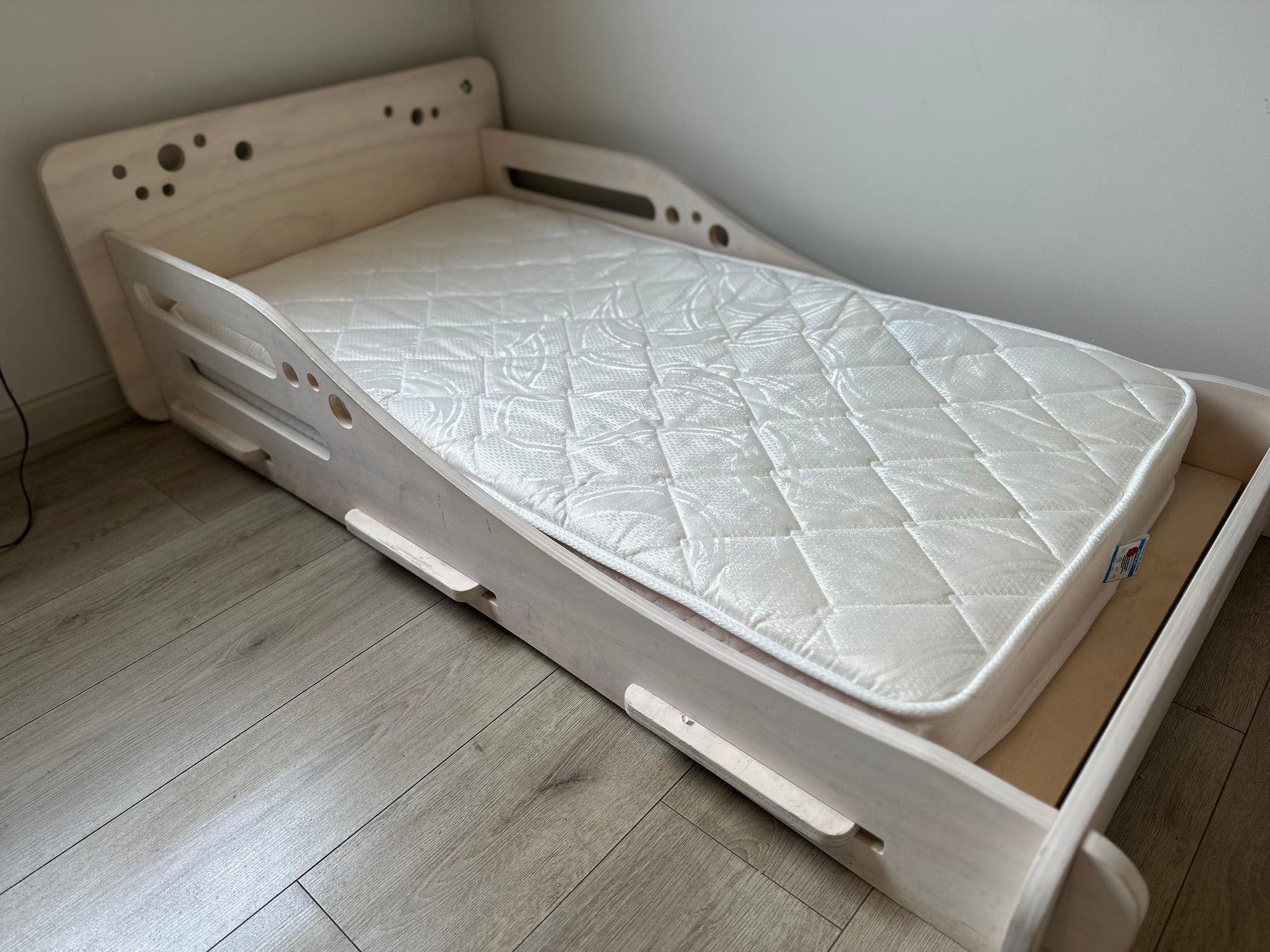 (#PG5232) Cama Montessori + Colchón. Marca Olinalá Diseño y Emma