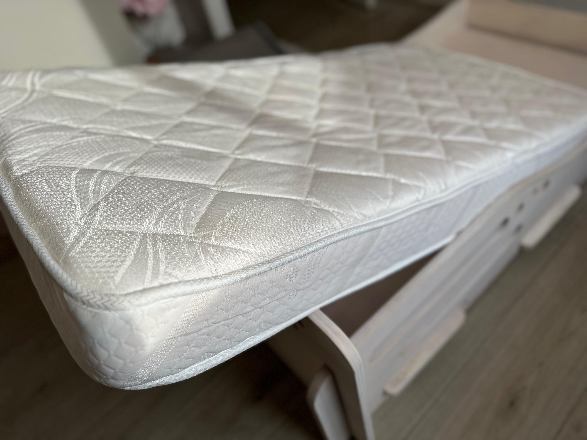 (#PG5232) Cama Montessori + Colchón. Marca Olinalá Diseño y Emma