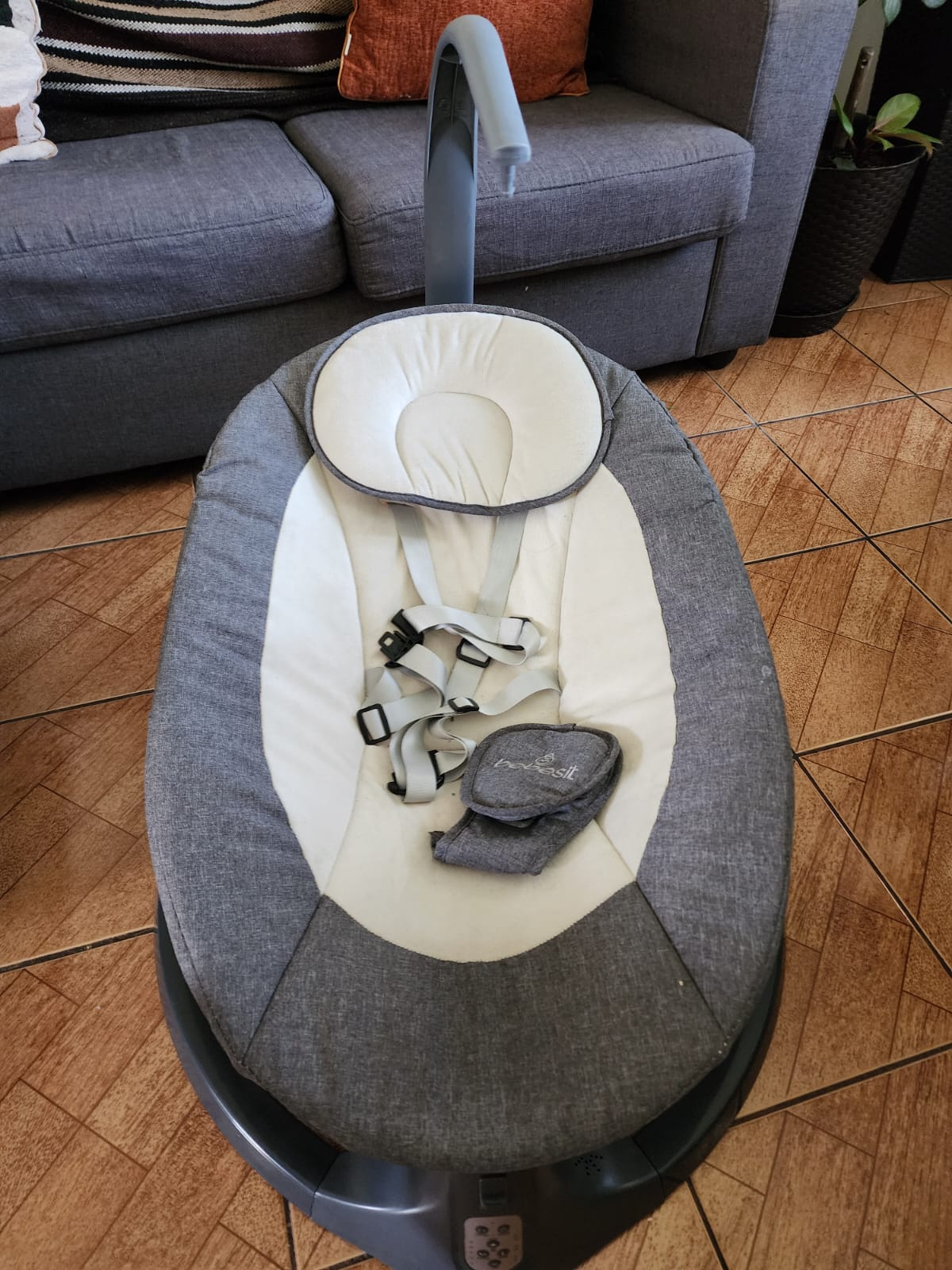 Silla nido mecedora, modelo Babyswing gris. Marca Bebesit (#PG5658)