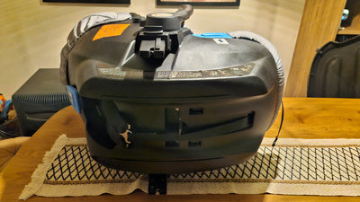 Coche Deluxe V2 gris. Marca Carestino (#PG5758)