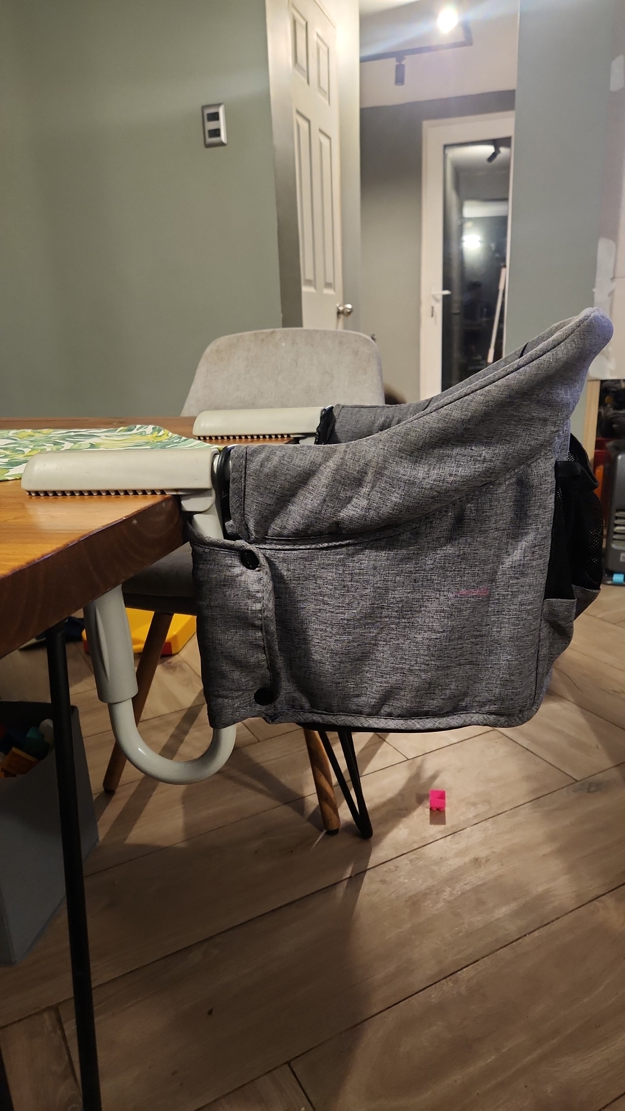 Silla de comer portable modelo Z2. Marca Seebaby (#PG5833)