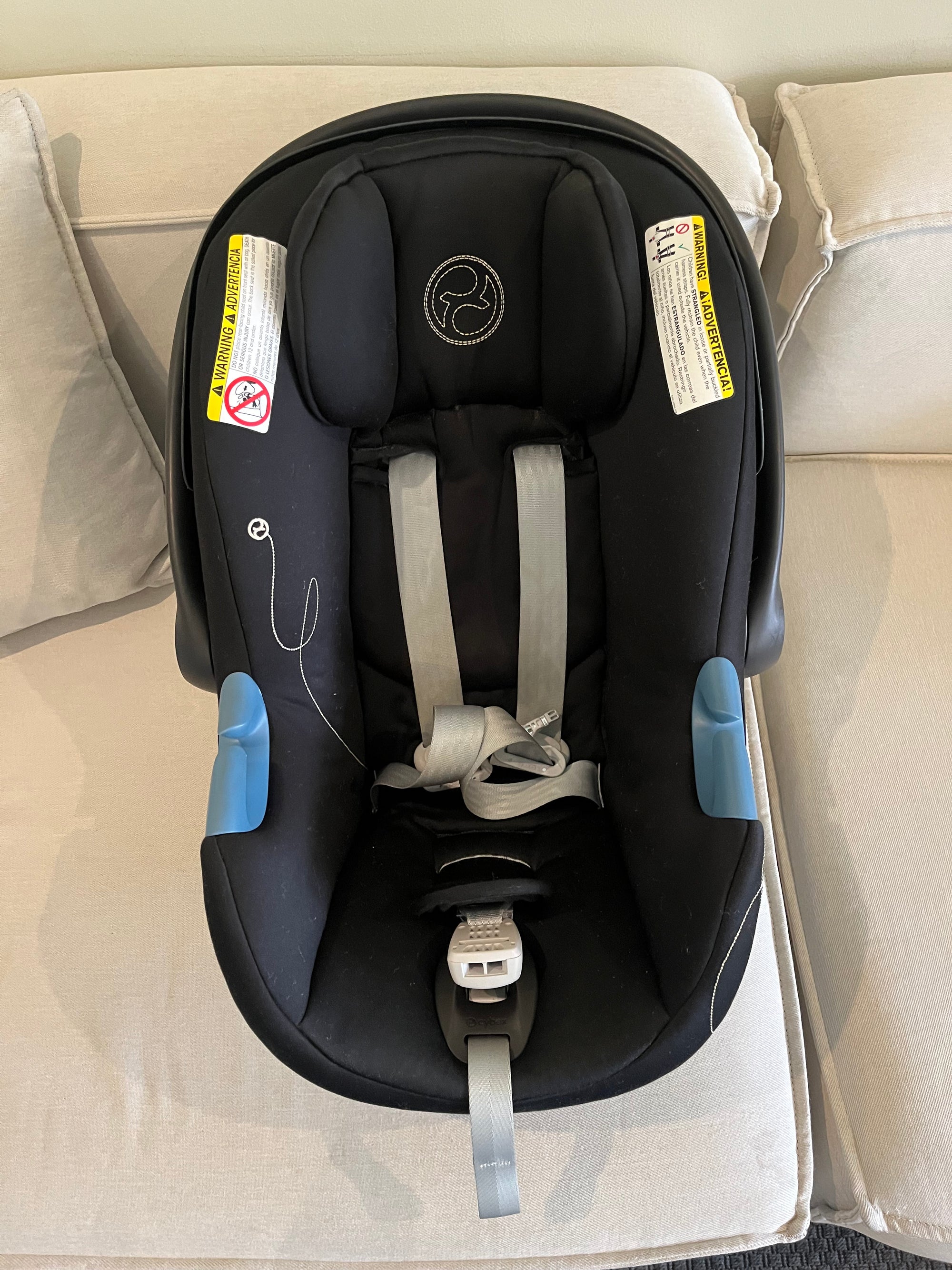 Silla de auto Nido Aton G + adaptadores para coche Beezy. Marca Cybex (#PG5731)