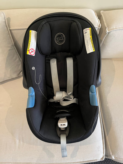 Silla de auto Nido Aton G + adaptadores para coche Beezy. Marca Cybex (#PG5731)
